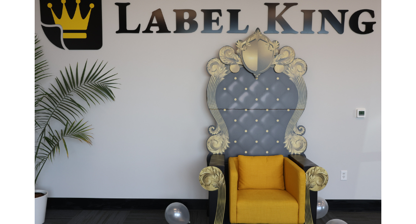A throne made from corrugated board.